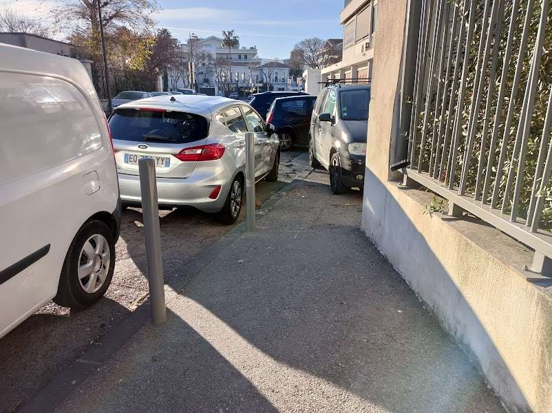 Stationnement sur trottoir