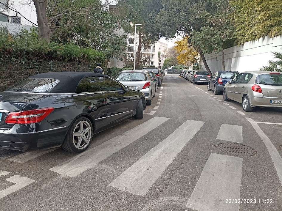 Stationnement sur passage piétons