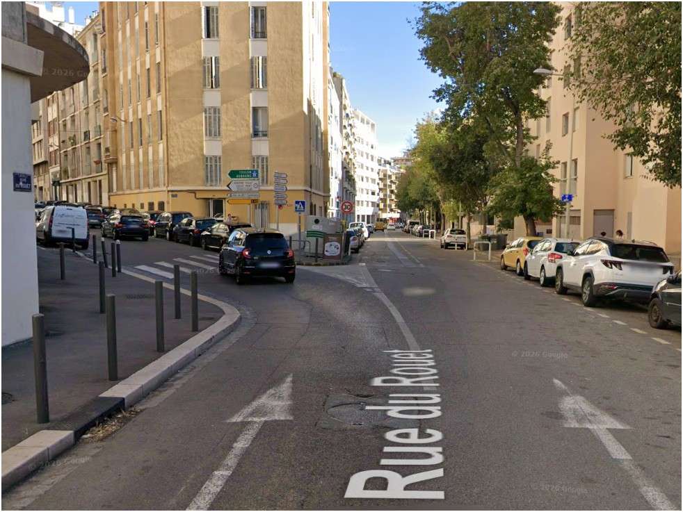 une vitesse élevée et sur carrefour