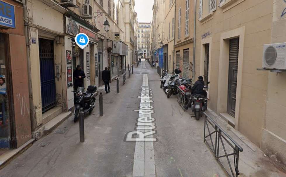  stationnements permanents de voitures/motos/scooters