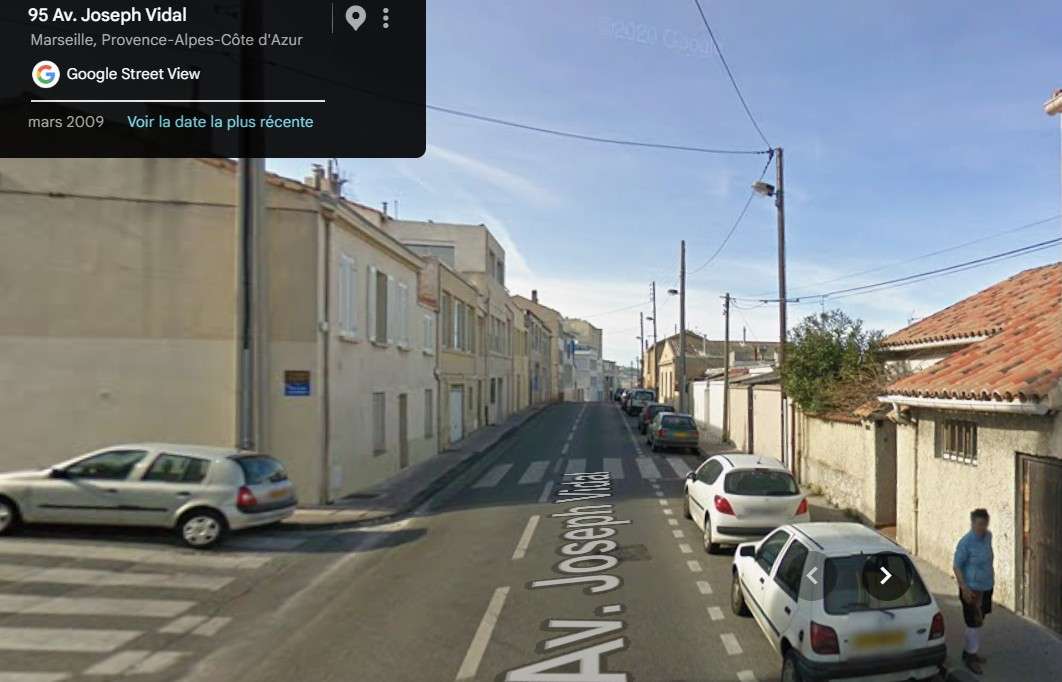 Voitures ou deux roues roulent très vite