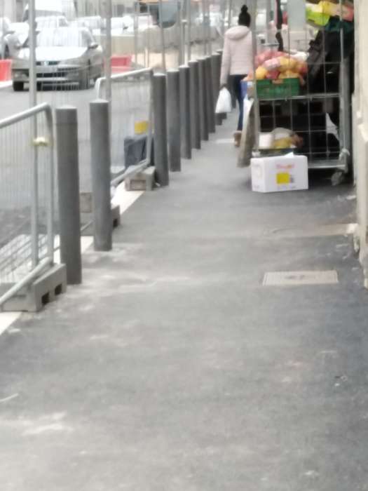trottoir étroit